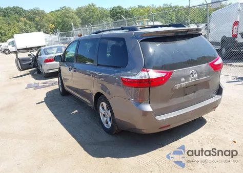2016 Toyota Sienna Le 8 Passenger z USA, uszkodzony, nr VIN 5TDKK3DC5GS707921